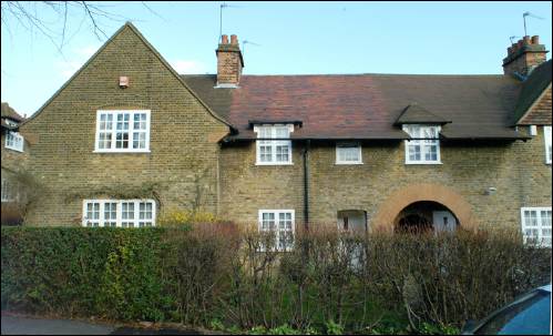 16 Asmuns Place